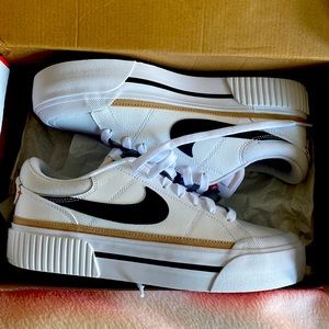 BNWOB Nike Court Legacy lift